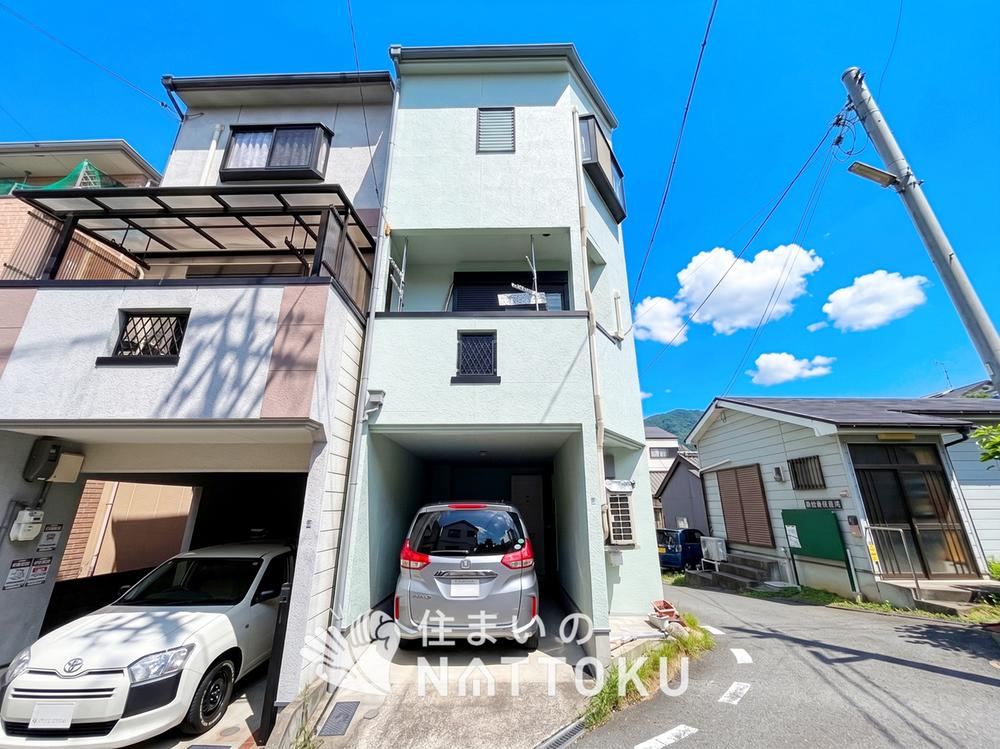 4LDK house in Hirakata, Osaka - Photo 1
