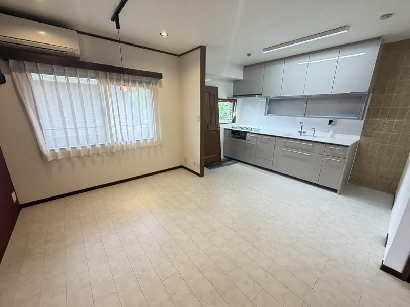 4LDK apartment in Toyonaka, Osaka - Photo 1