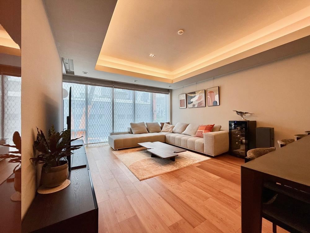 2LDK apartment in Minato Ward, Tokyo - Photo 1