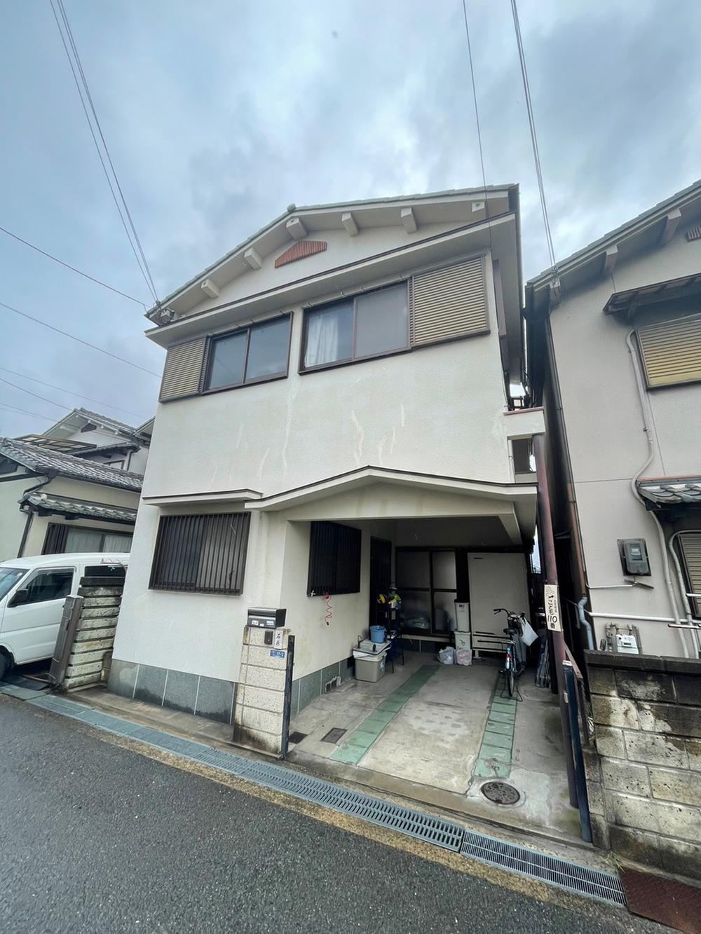 4LDK house in Higashiosaka, Osaka - Photo 1