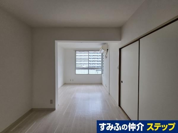2LDK apartment in Amagasaki, Hyogo - Photo 1