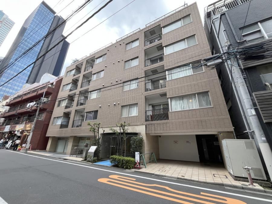 1LDK apartment in Shinjuku Ward, Tokyo - Photo 1