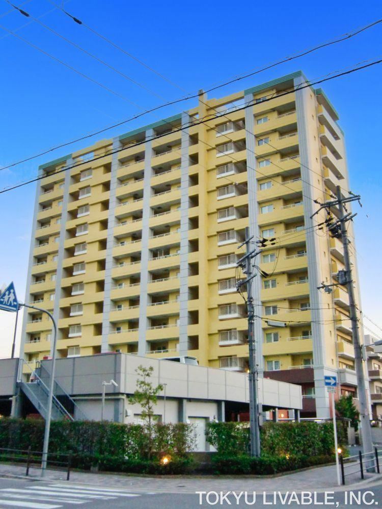 3LDK apartment in Tsurumi Ward, Osaka - Photo 1