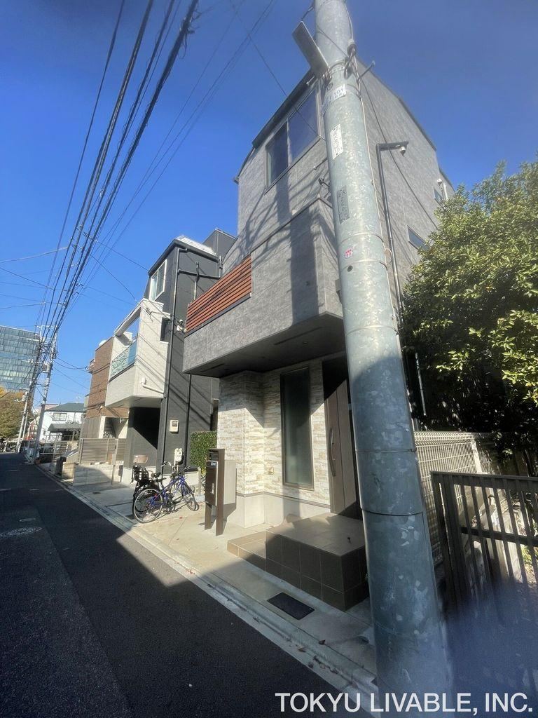 2LDK+S house in Shinjuku Ward, Tokyo - Photo 1