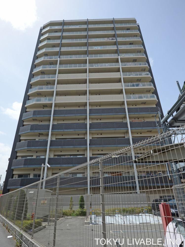 2LDK apartment in Kadoma, Osaka - Photo 1