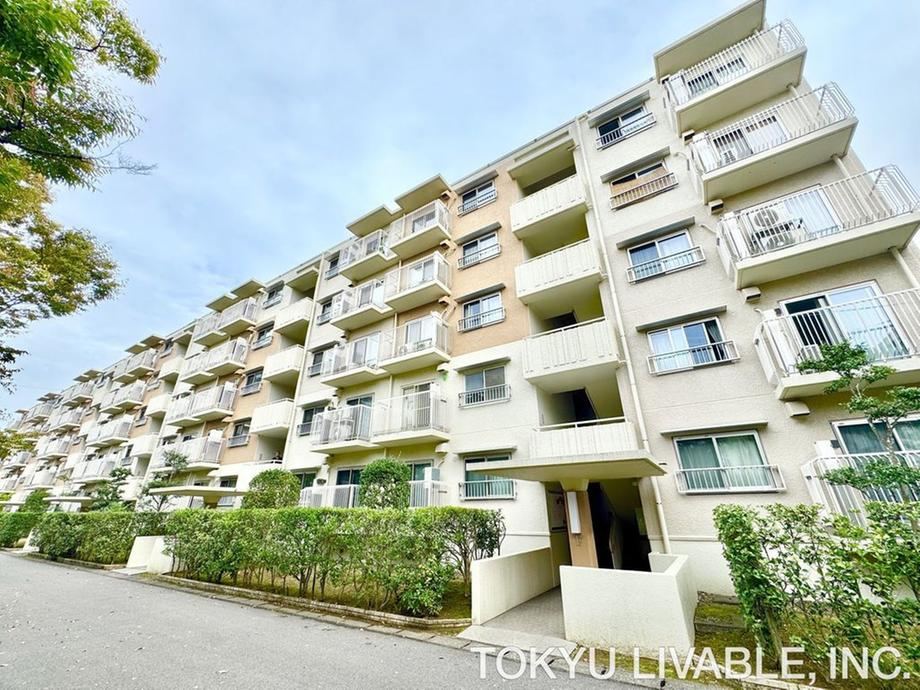 3LDK apartment in Mihama Ward, Chiba - Photo 1