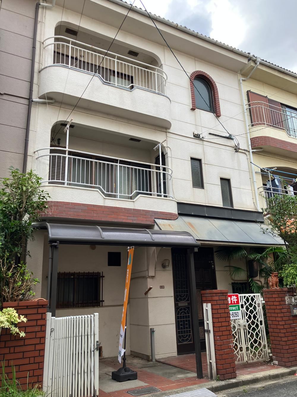 4LDK house in Takatsuki, Osaka - Photo 1