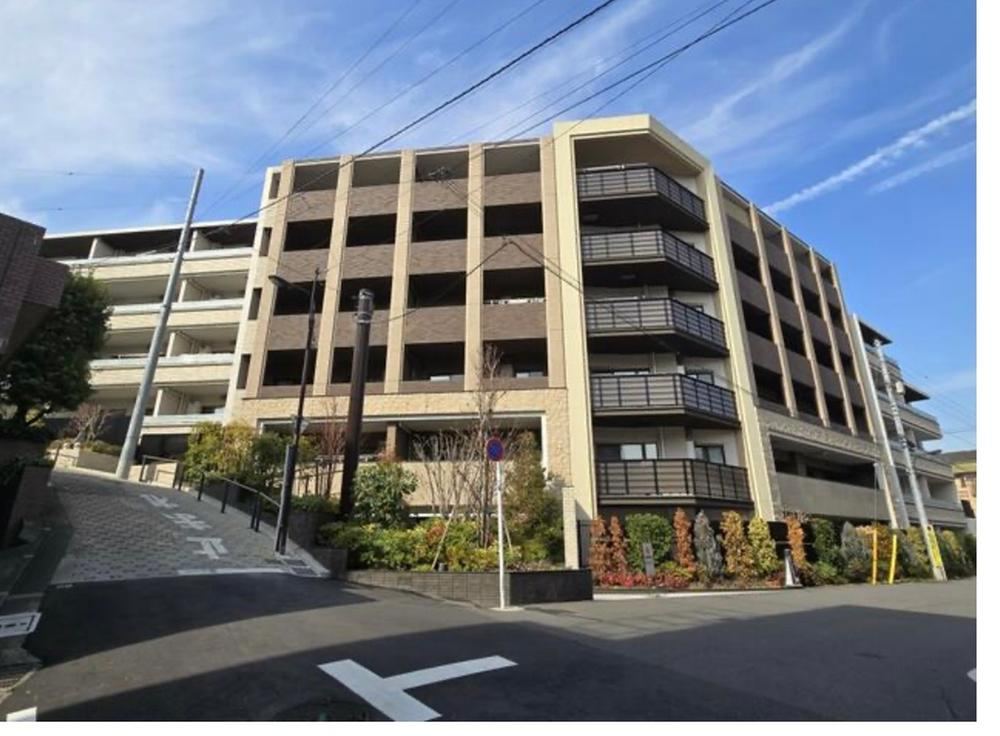 1LDK apartment in Shinjuku Ward, Tokyo - Photo 1
