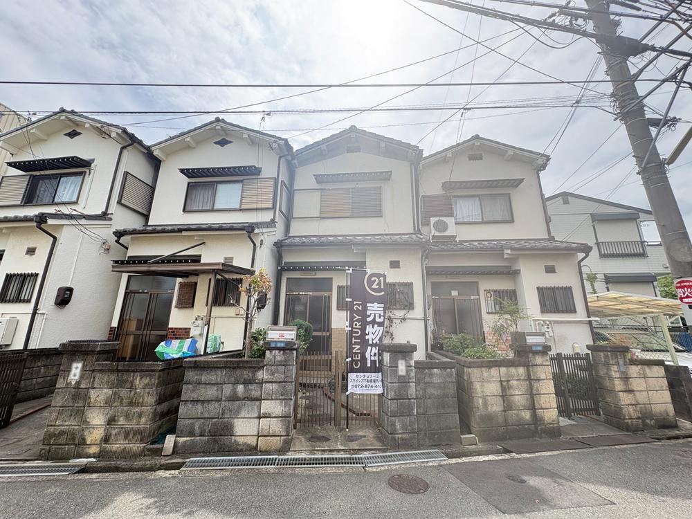 3DK house in Daito, Osaka - Photo 1