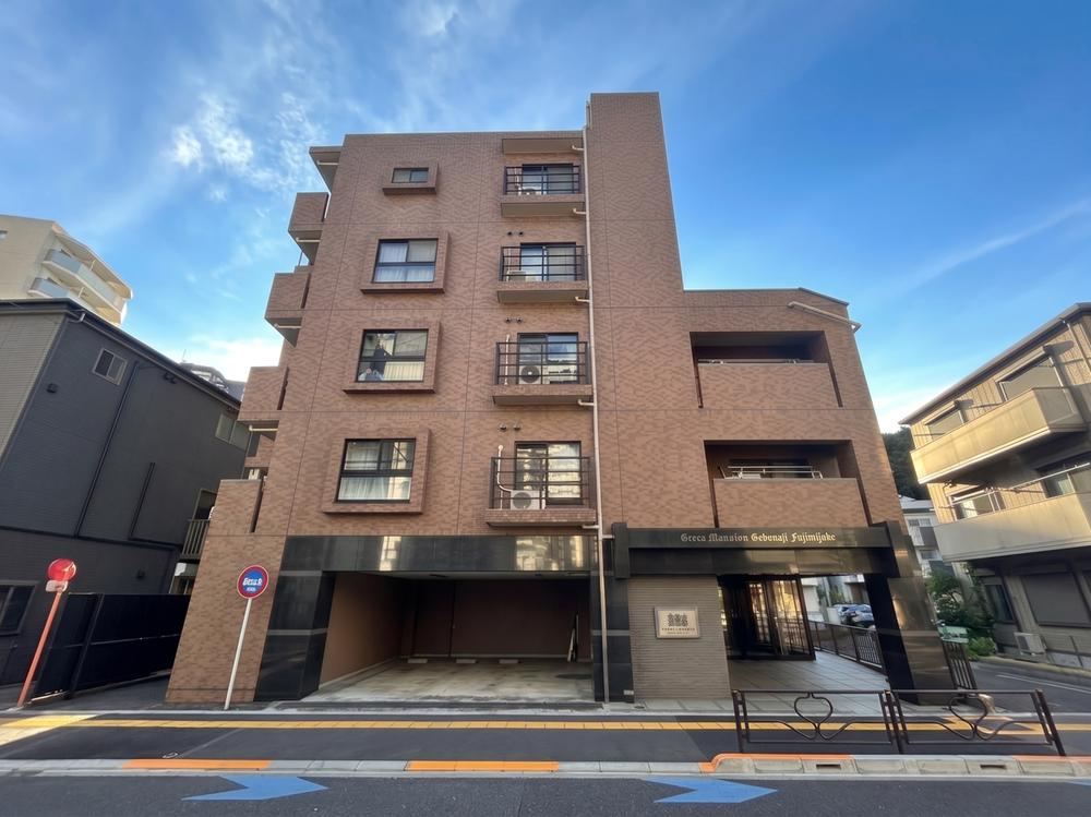 2DK apartment in Bunkyo Ward, Tokyo - Photo 1