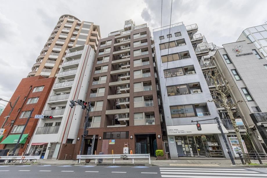 2LDK apartment in Minato Ward, Tokyo - Photo 1