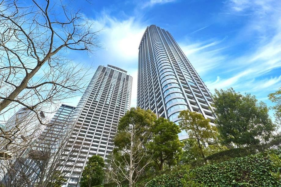 2LDK+S apartment in Minato Ward, Tokyo - Photo 1