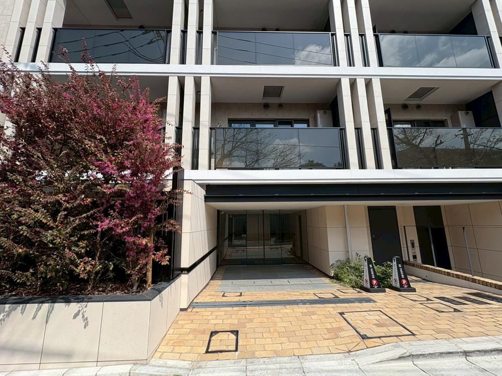 2LDK apartment in Shinjuku Ward, Tokyo - Photo 1