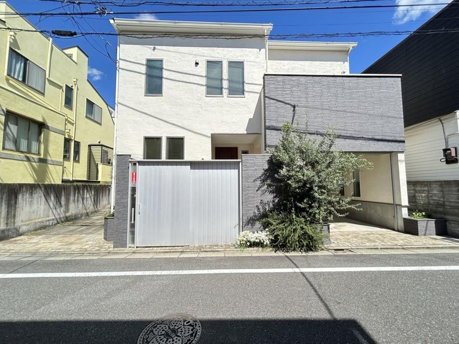 3LDK house in Meguro Ward, Tokyo - Photo 1