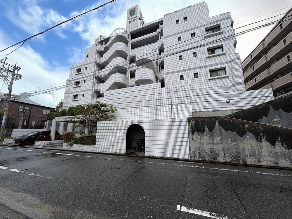 4LDK apartment in Sawara Ward, Fukuoka - Photo 1