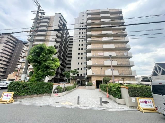 3LDK apartment in Higashiosaka, Osaka - Photo 1
