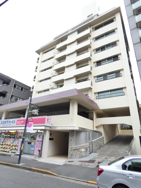 3LDK apartment in Nakano Ward, Tokyo - Photo 1