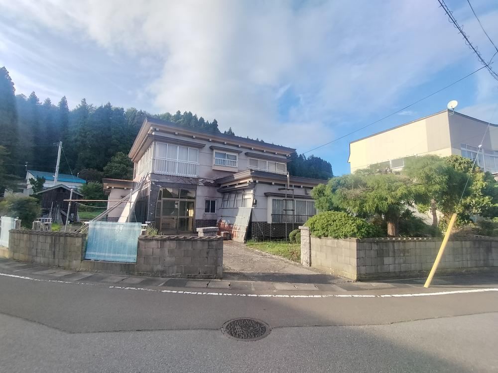 11LDK house in Nishitsugaru District, Aomori - Photo 1