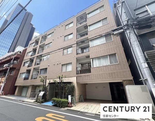1LDK apartment in Shinjuku Ward, Tokyo - Photo 1