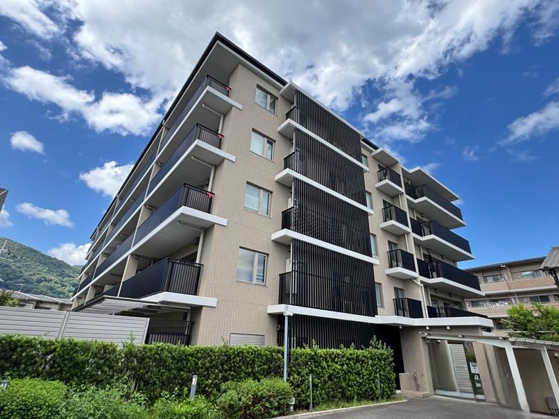 2LDK apartment in Ukyo Ward, Kyoto - Photo 1