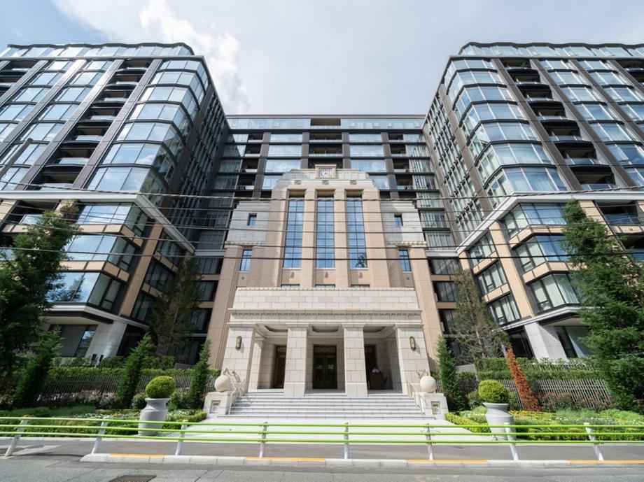 2LDK apartment in Minato Ward, Tokyo - Photo 1