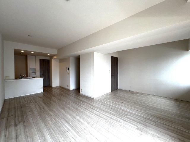 3LDK apartment in Mihama Ward, Chiba - Photo 1