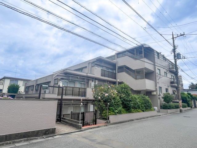 3LDK apartment in Nakano Ward, Tokyo - Photo 1