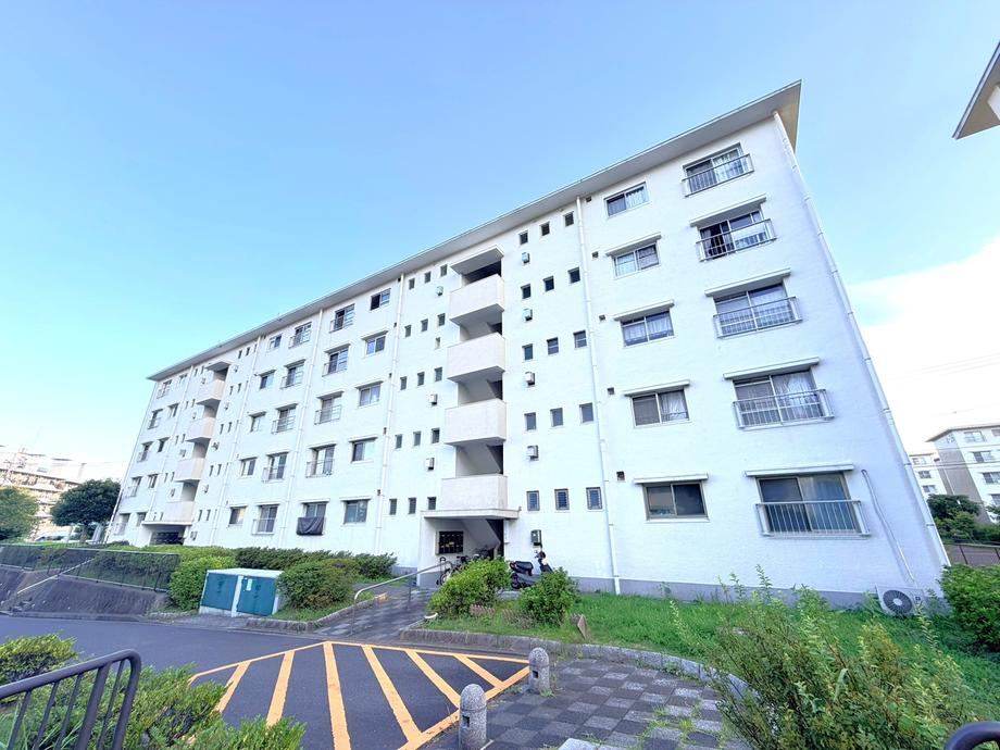 3LDK apartment in Isogo Ward, Yokohama, Kanagawa - Photo 1