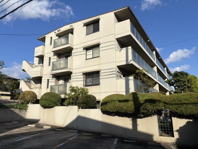 4LDK+S apartment in Higashinada Ward, Kobe, Hyogo - Photo 1