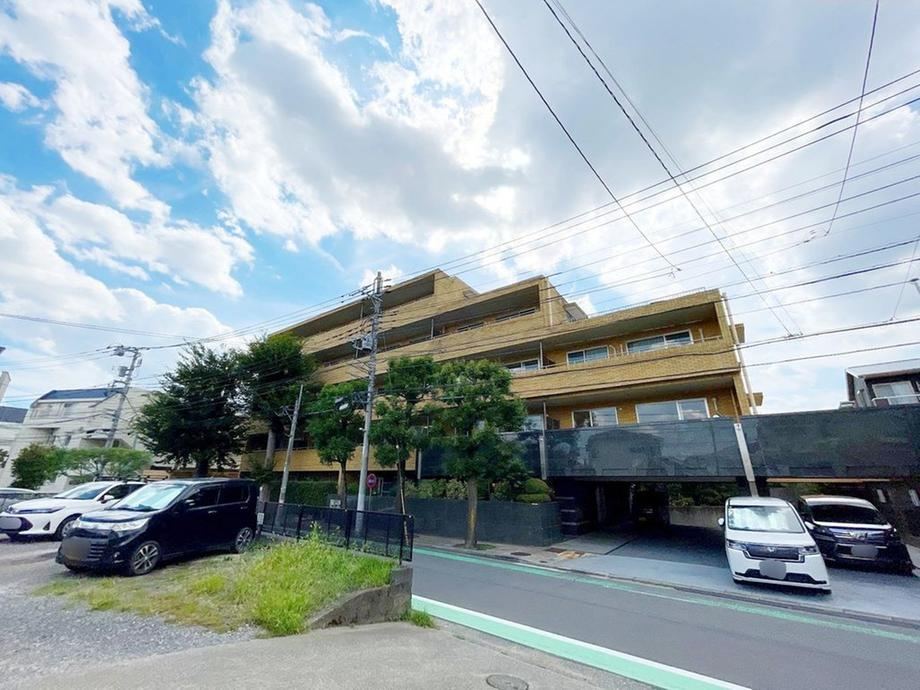 1LDK apartment in Komae, Tokyo - Photo 1