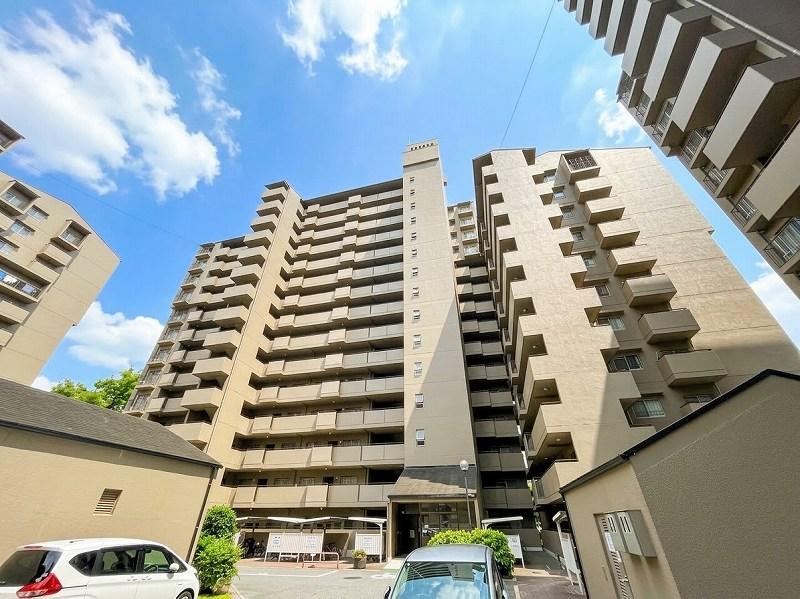 4LDK apartment in Toyonaka, Osaka - Photo 1