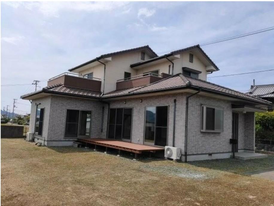 4LDK house in Matsuyama, Ehime - Photo 1