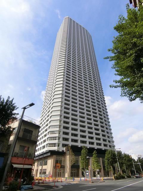 2LDK apartment in Shinjuku Ward, Tokyo - Photo 1