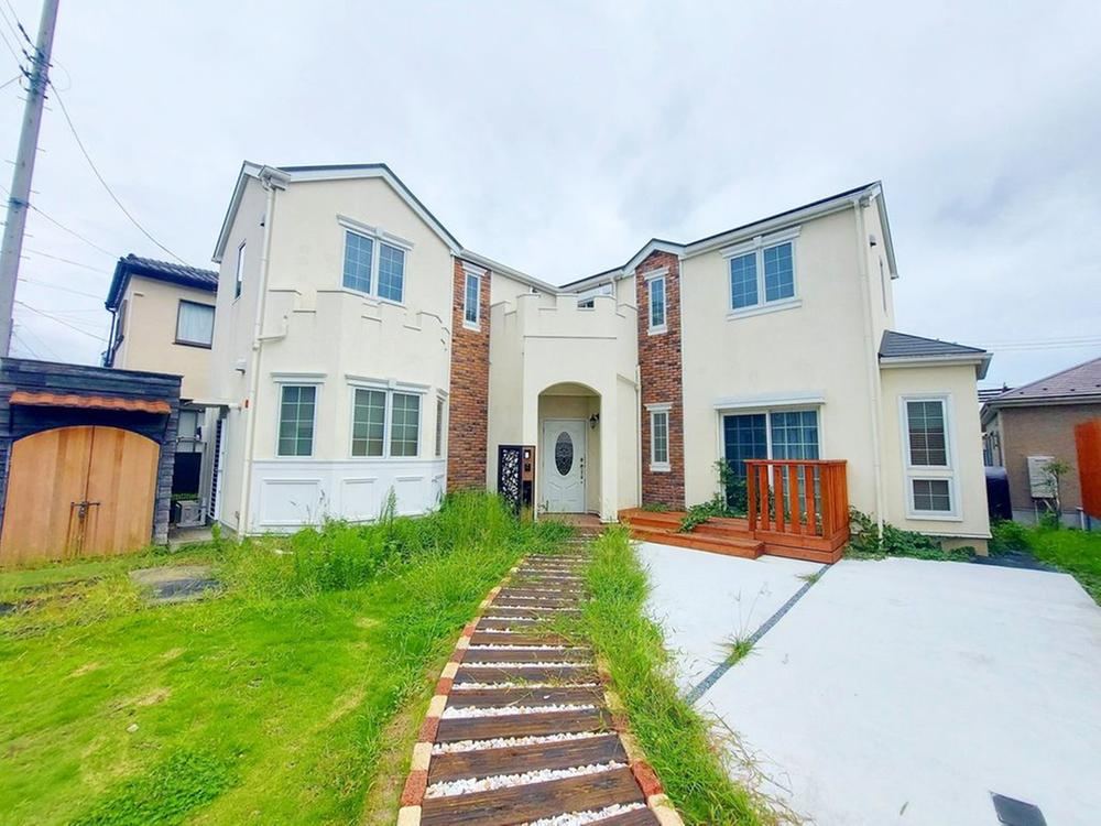 4LDK house in Samukawa, Koza District, Kanagawa - Photo 1