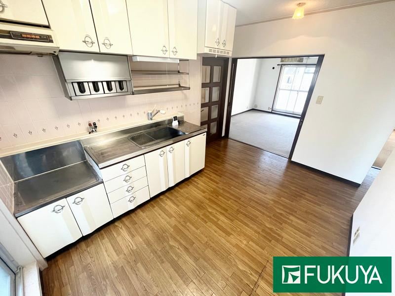 3LDK apartment in Shimamoto, Mishima District, Osaka - Photo 1