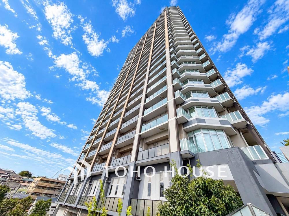 2LDK+S apartment in Asahi Ward, Yokohama, Kanagawa - Photo 1
