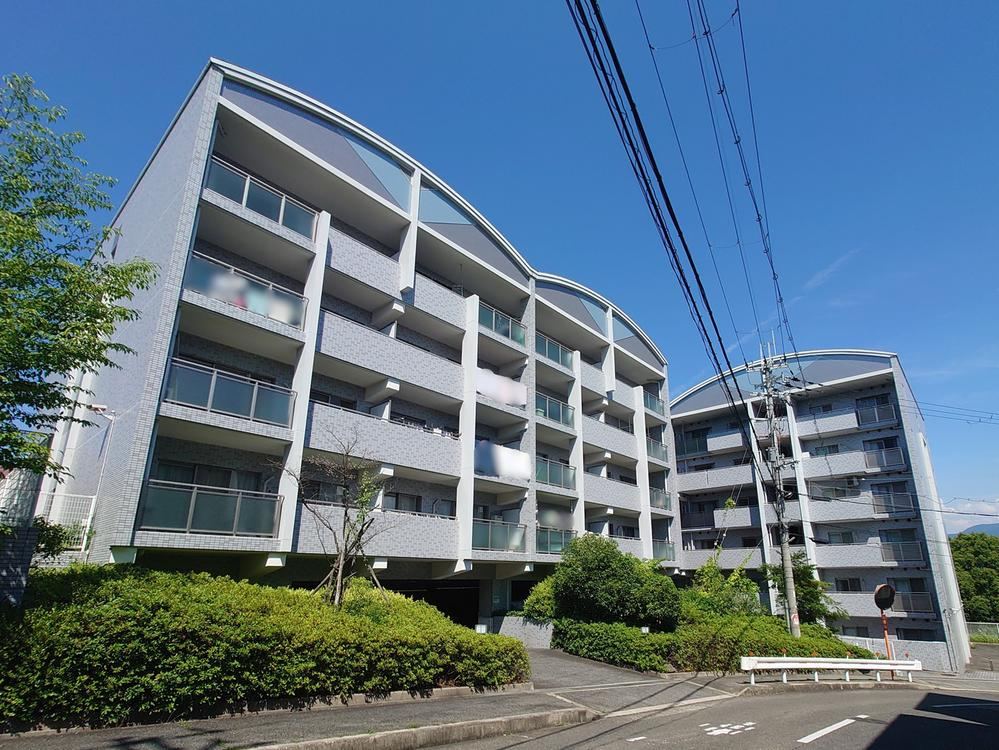 4LDK apartment in Tondabayashi, Osaka - Photo 1