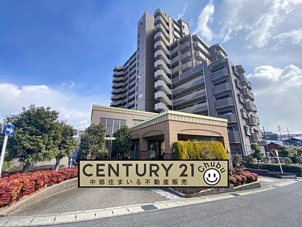 4LDK apartment in Toyota, Aichi - Photo 1
