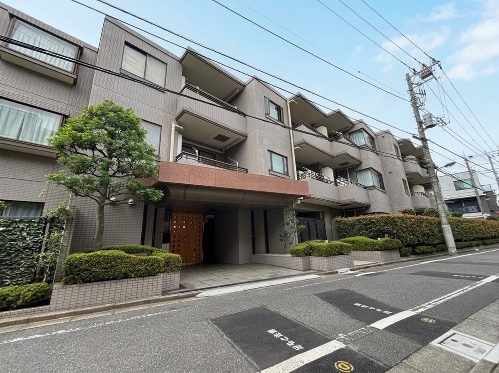 3LDK apartment in Toshima Ward, Tokyo - Photo 1