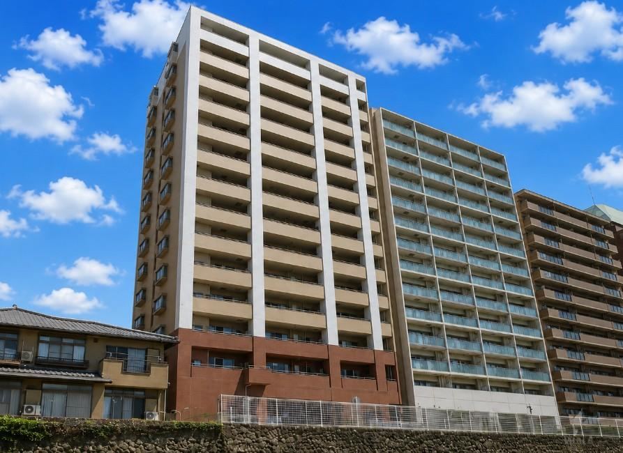 4LDK apartment in Takarazuka, Hyogo - Photo 1