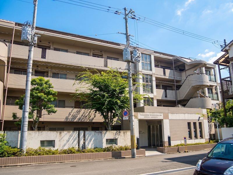 2LDK apartment in Takatsuki, Osaka - Photo 1