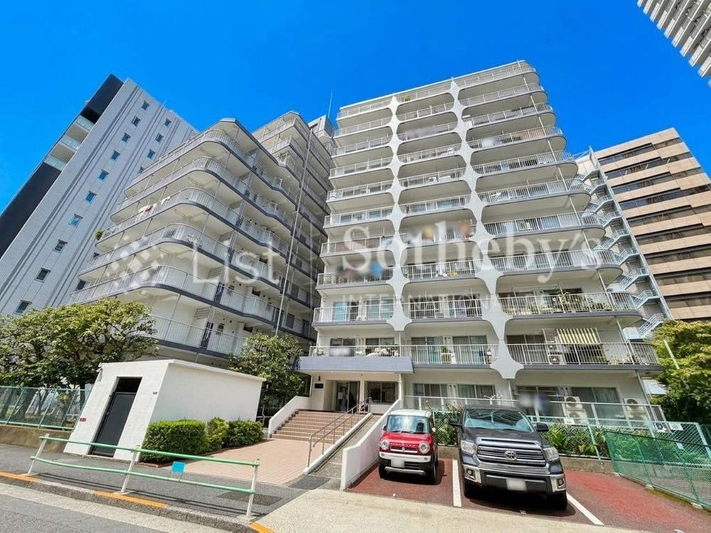 3LDK apartment in Minato Ward, Tokyo - Photo 1