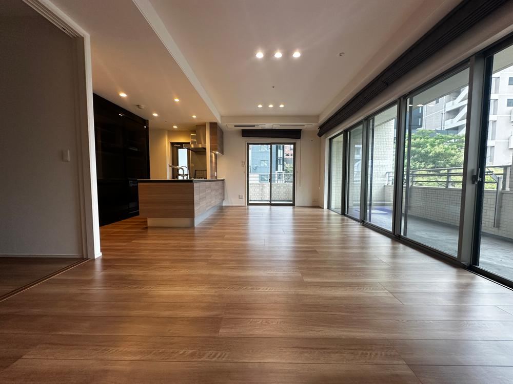 4LDK apartment in Chuo Ward, Fukuoka - Photo 1