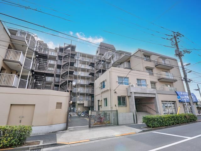 3DK apartment in Adachi Ward, Tokyo - Photo 1