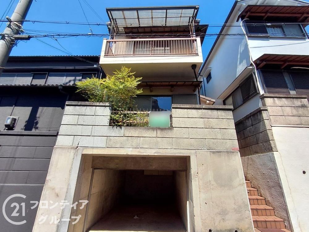 3DK house in Hirakata, Osaka - Photo 1