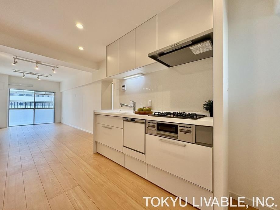 3LDK apartment in Konan Ward, Yokohama, Kanagawa - Photo 1