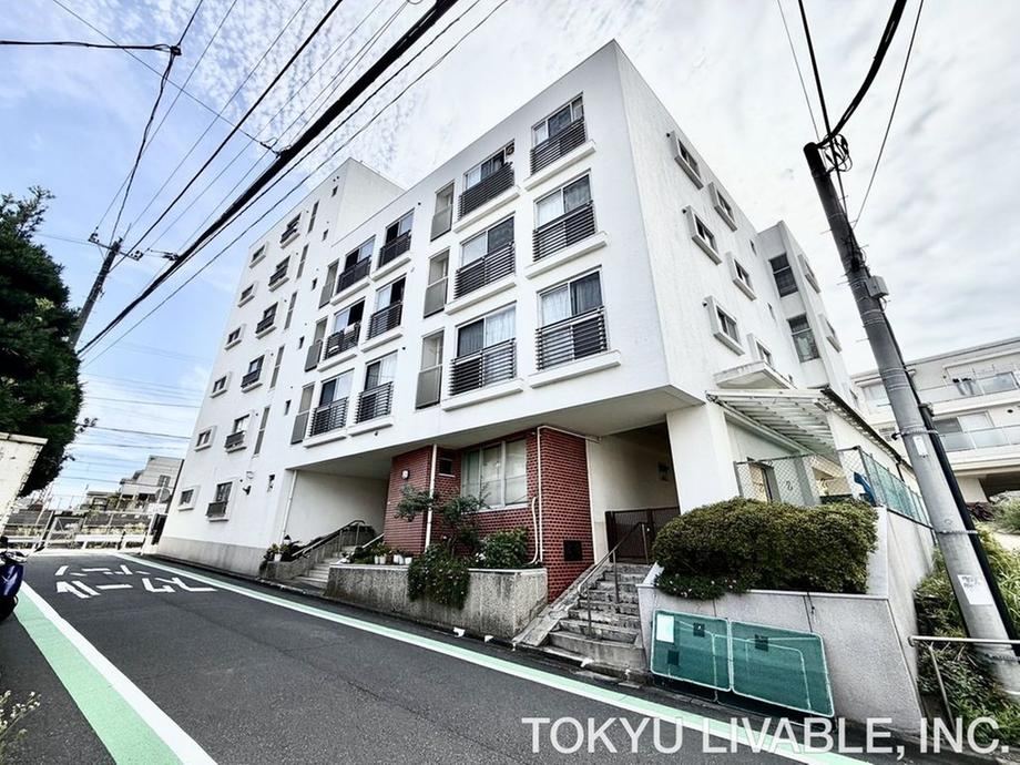 2LDK apartment in Isogo Ward, Yokohama, Kanagawa - Photo 1