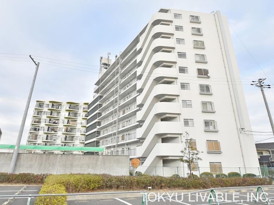 3DK apartment in Higashiyodogawa Ward, Osaka - Photo 1