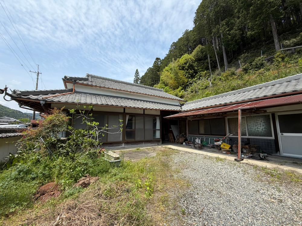 8LDK house in Kasai, Hyogo - Photo 1