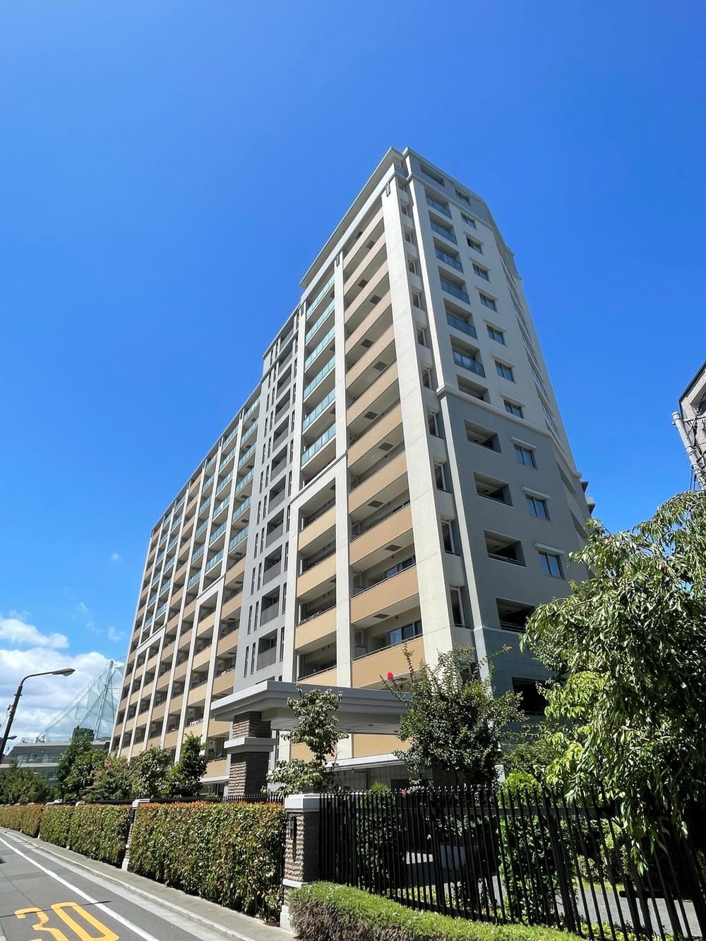 3LDK+S apartment in Toshima Ward, Tokyo - Photo 1